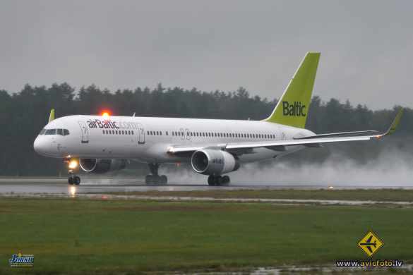 Boeing 757-256