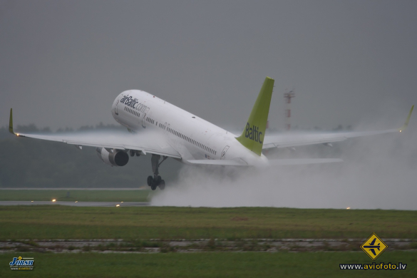 Boeing 757-256