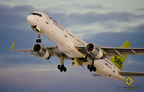 Boeing 757-256