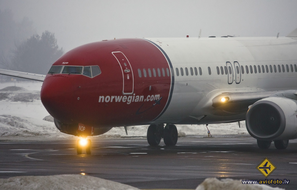 Boeing 737-86N