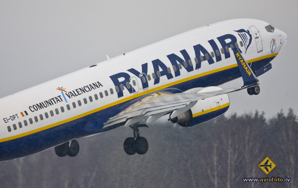Boeing 737-8AS