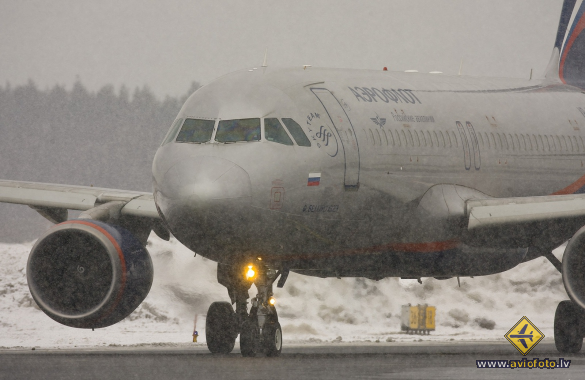 Airbus A320-214