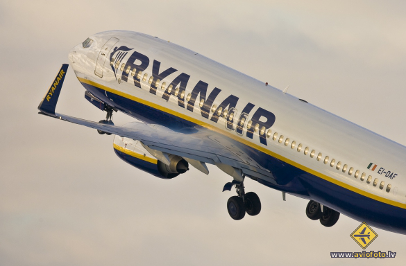 Boeing 737-8AS