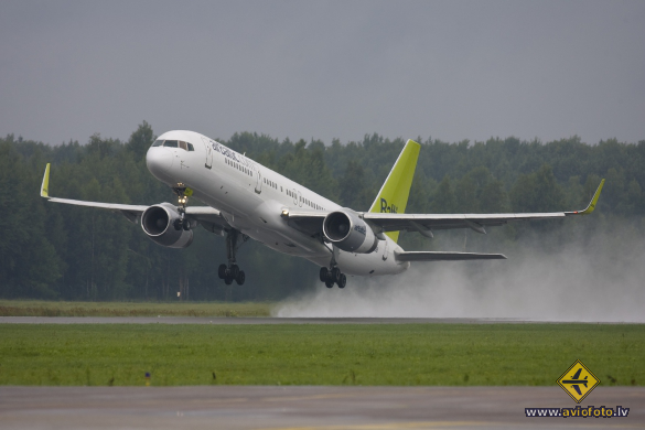 Boeing 757-256