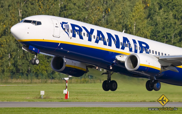 Boeing 737-8AS