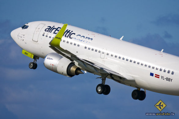 Boeing 737-36Q