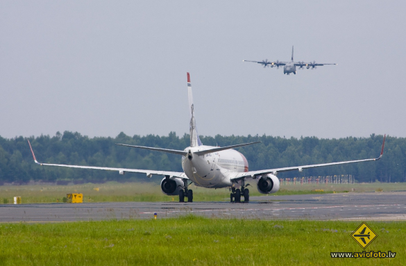 Boeing 737-86N