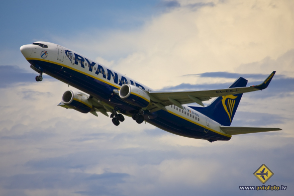 Boeing 737-8AS