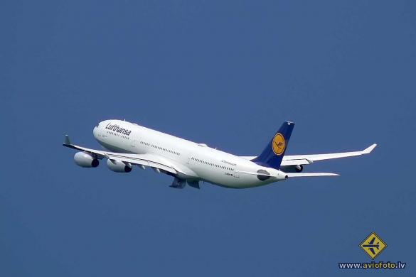 Airbus A340-313X