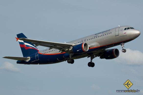 Airbus A320-214