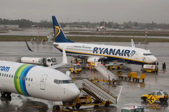 Boeing 737-8AS