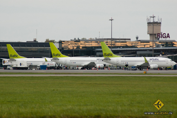 Boeing 737-33V