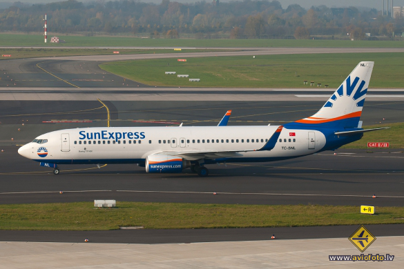 Boeing 737-86N