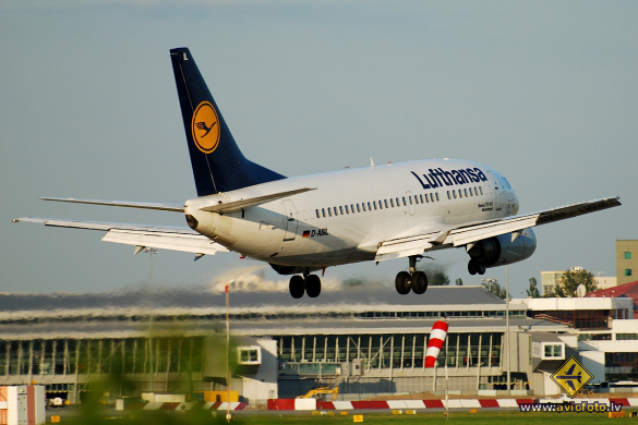 Boeing 737-530