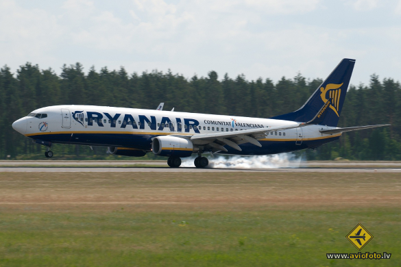 Boeing 737-8AS