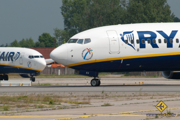 Boeing 737-8AS