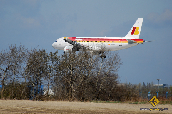 Airbus A320-214
