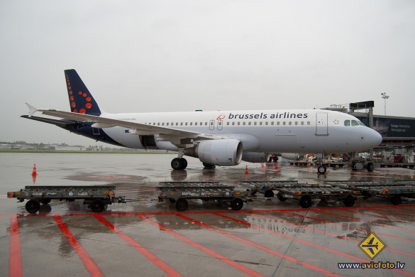 Airbus A320-214