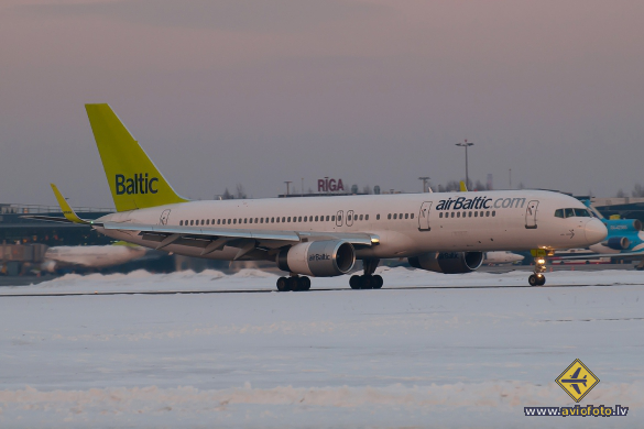 Boeing 757-256