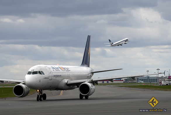 Airbus A320-216