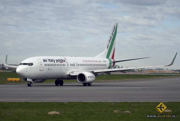 Boeing 737-8BK