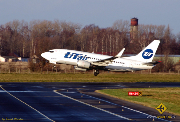 Boeing 737-524