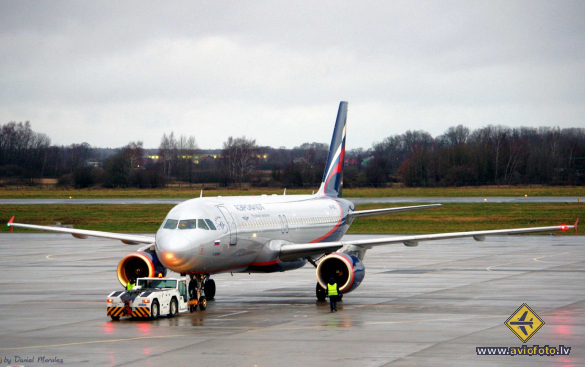Airbus A320-214
