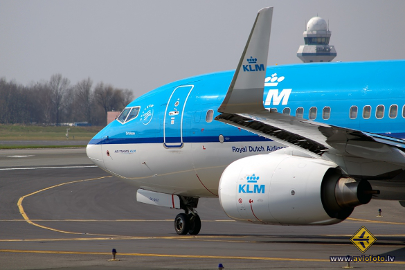 Boeing 737-7K2