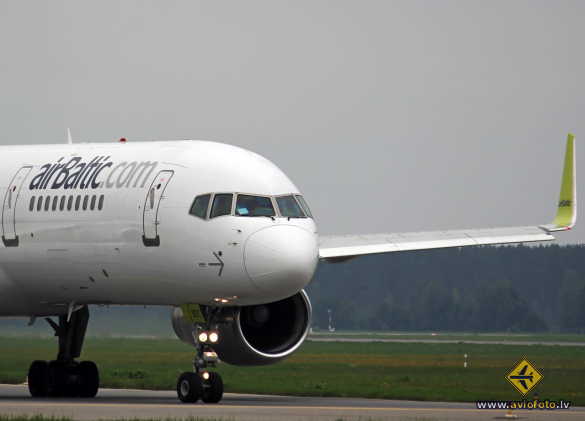 Boeing 757-256