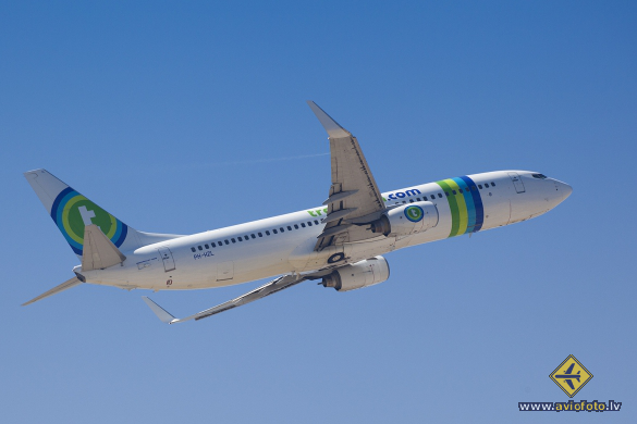 Boeing 737-8K2