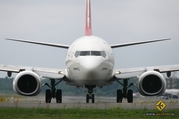 Boeing 737-8F2