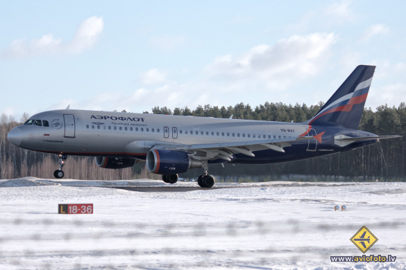 Airbus A320-214