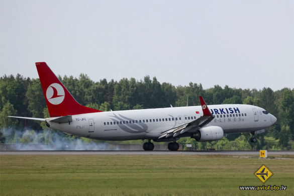 Boeing 737-8F2