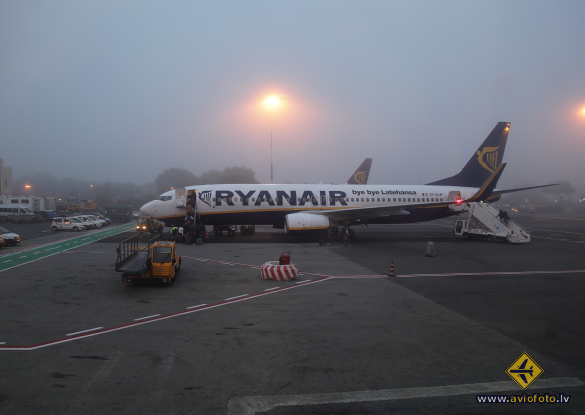Boeing 737-8AS