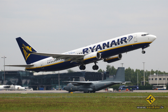 Boeing 737-8AS