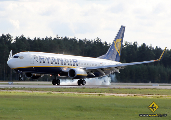 Boeing 737-8AS