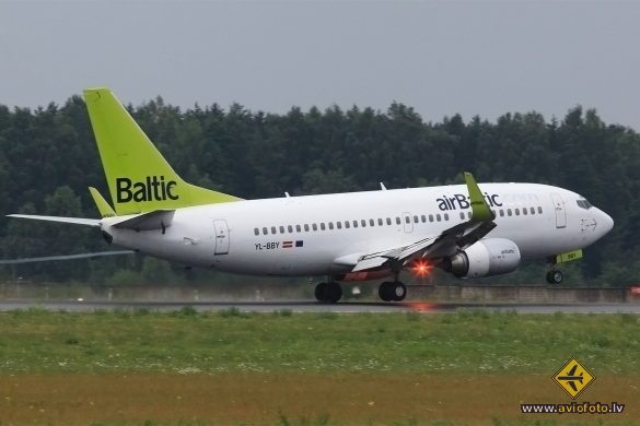 Boeing 737-36Q