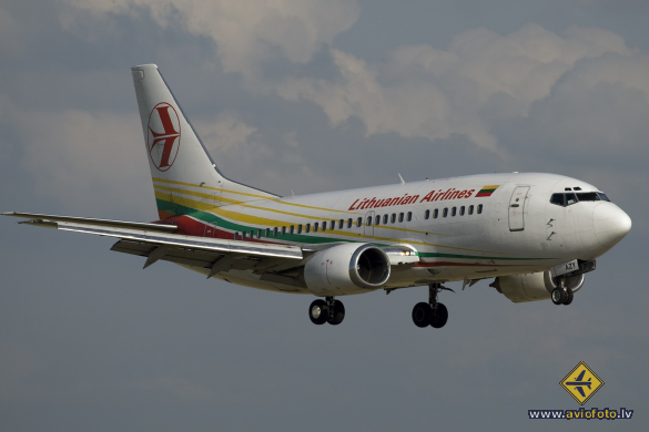 Boeing 737-548