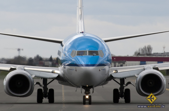 Boeing 737-7K2