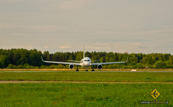 Boeing 757-256