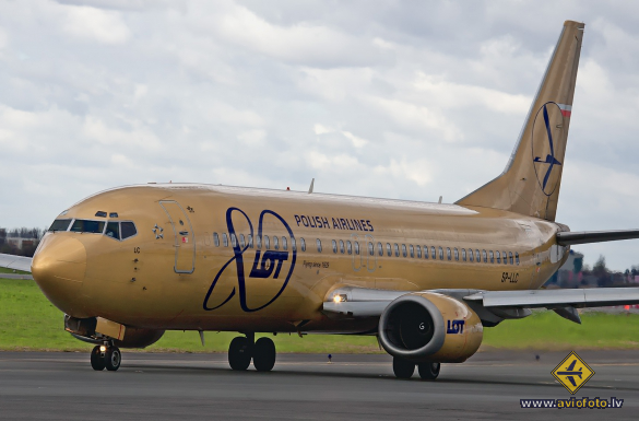 Boeing 737-45D