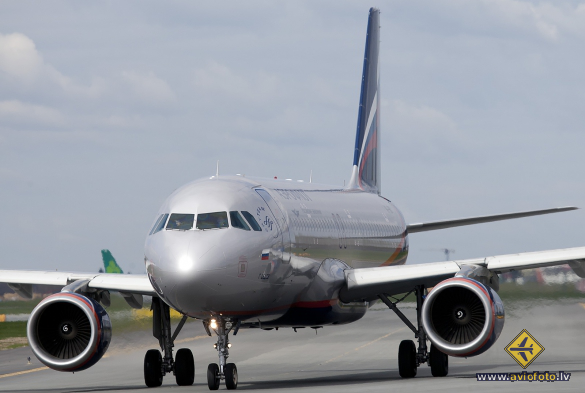 Airbus A320-214
