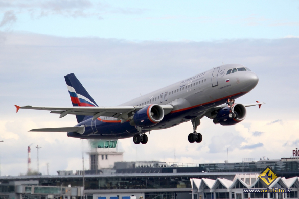 Airbus A320-214
