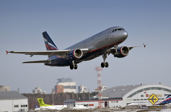 Airbus A320-214