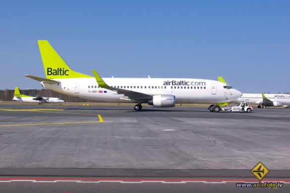 Boeing 737-36Q
