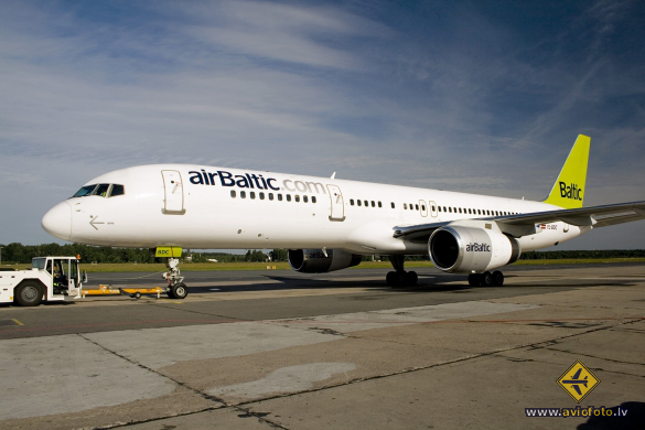 Boeing 757-256