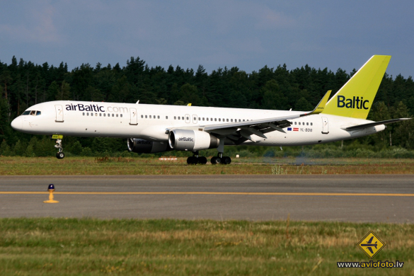 Boeing 757-256