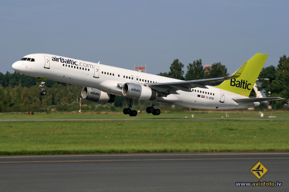 Boeing 757-256