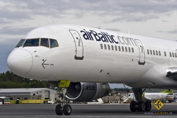 Boeing 757-256