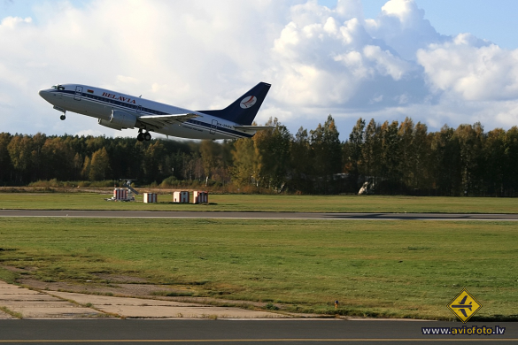 Boeing 737-505
